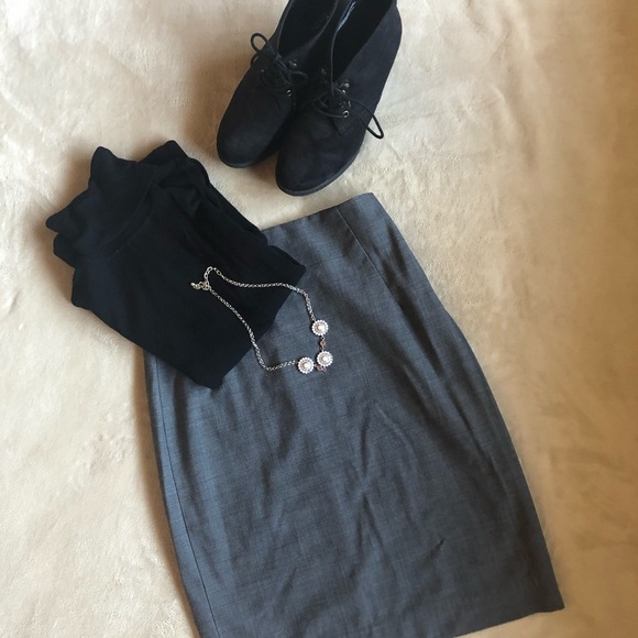 Babaton charcoal pencil skirt - Picture 3 of 8